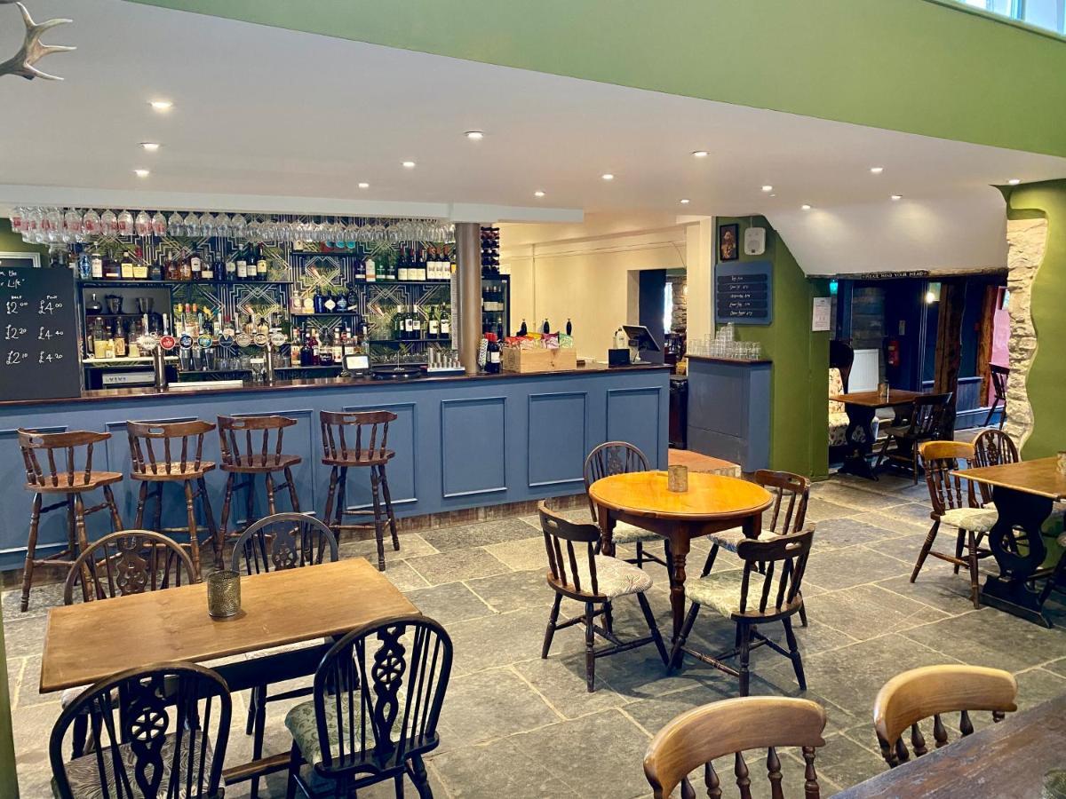 The Lion At West Pennard Hotel Exterior foto The interior of the pub