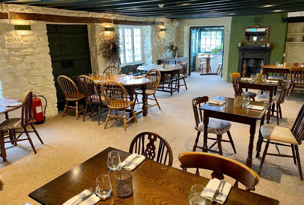 The Lion At West Pennard Hotel Exterior foto The interior of the restaurant