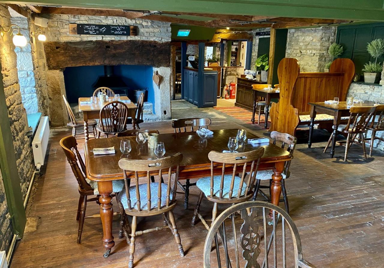 The Lion At West Pennard Hotel Exterior foto The interior of the restaurant