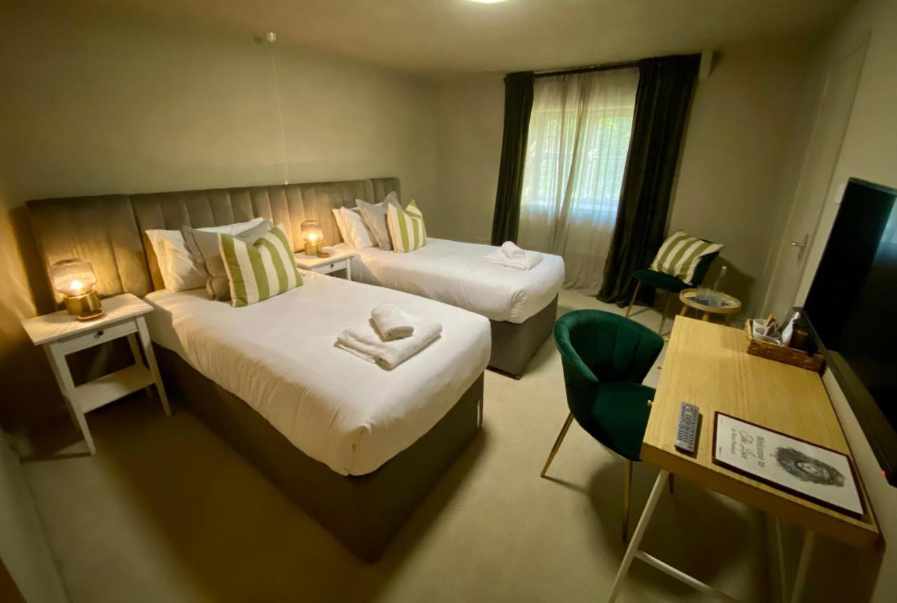 The Lion At West Pennard Hotel Exterior foto A room at the hotel