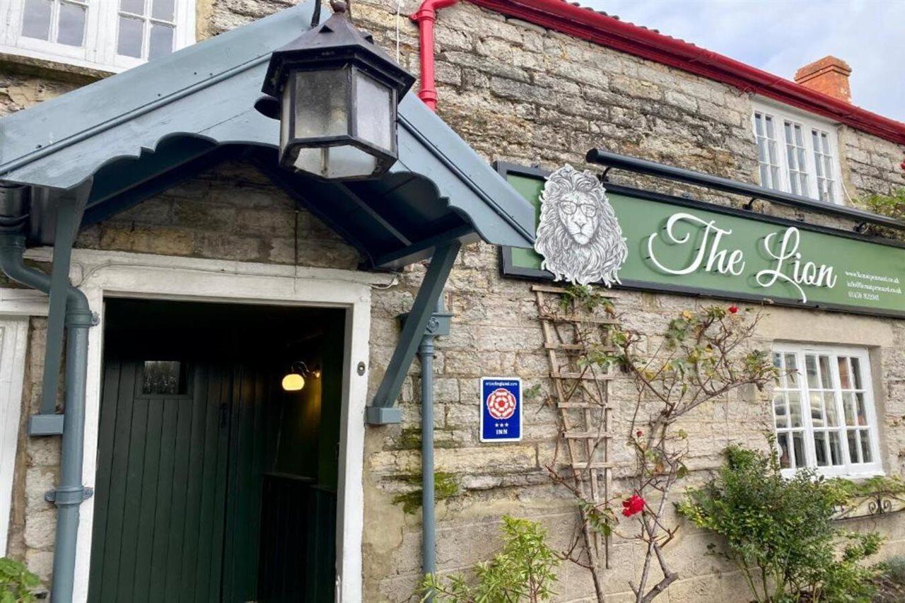 The Lion At West Pennard Hotel Exterior foto The Lion Inn, Settle