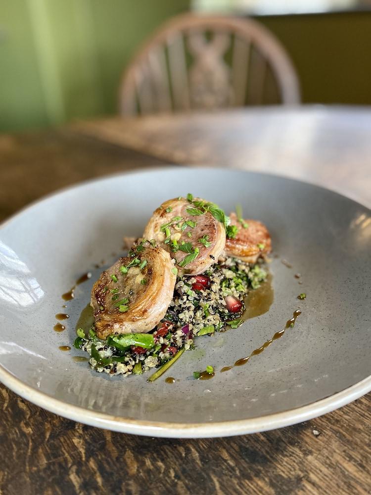 The Lion At West Pennard Hotel Exterior foto Quinoa salad with lamb