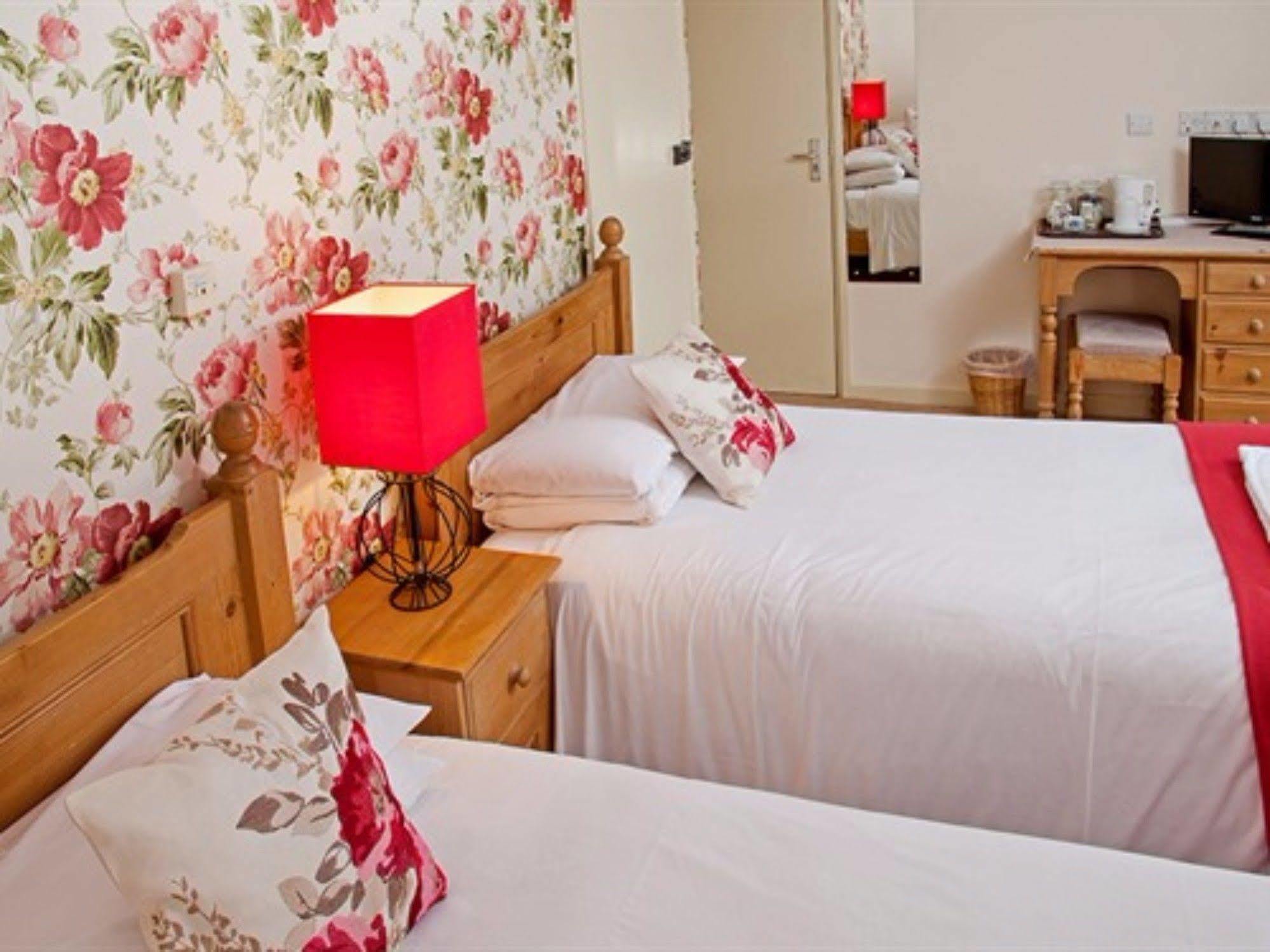 The Lion At West Pennard Hotel Exterior foto A room at the hotel